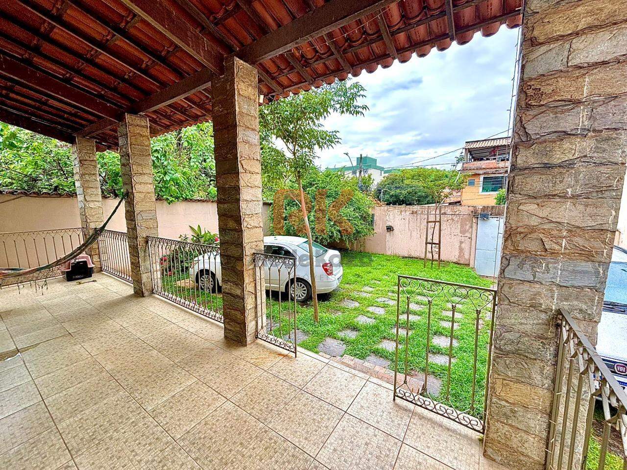 Casa à venda no Dona Clara: 