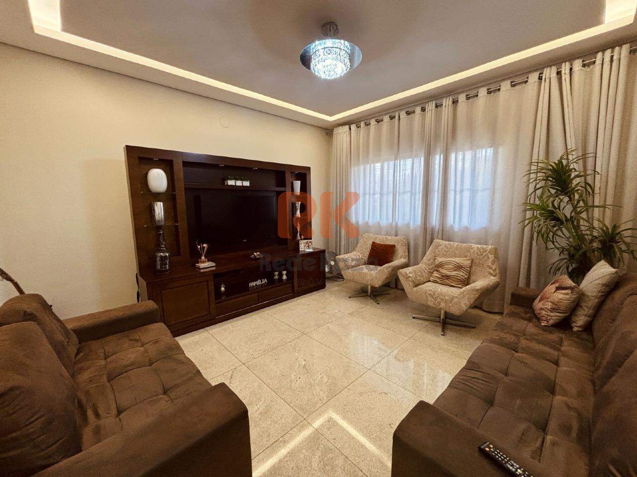 Casa à venda no Planalto: 