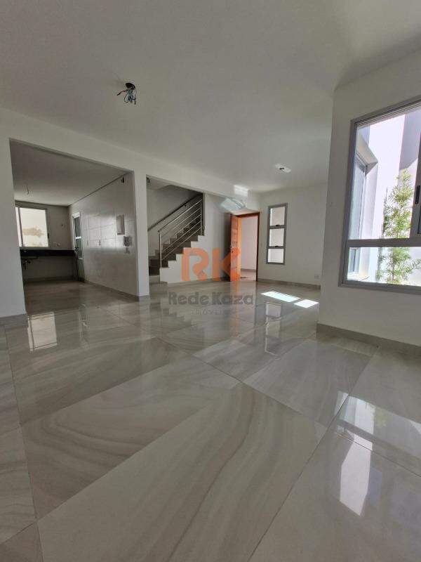 Casa em condomínio à venda no Centro: 