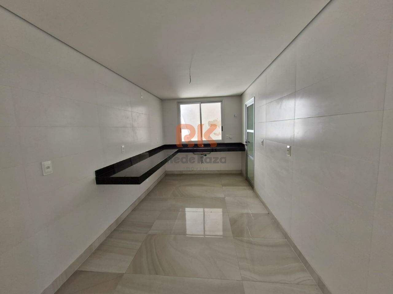 Casa em condomínio à venda no Centro: 