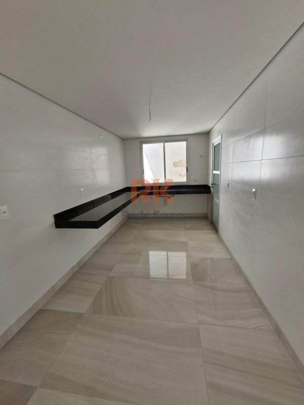 Casa em condomínio à venda no Centro: 