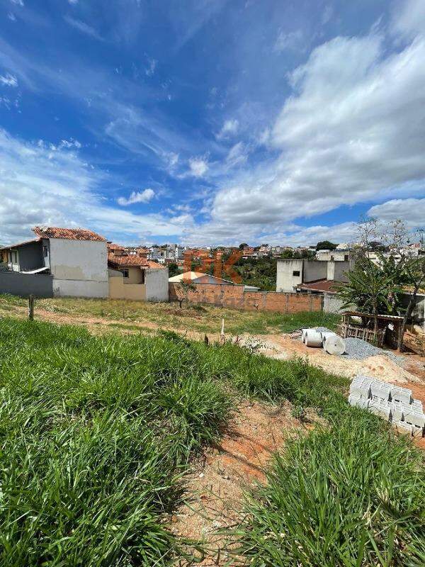 Lote à venda no Parque XangriLá: 