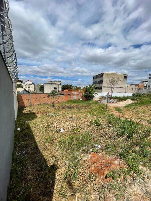 Lote à venda no Parque XangriLá: 