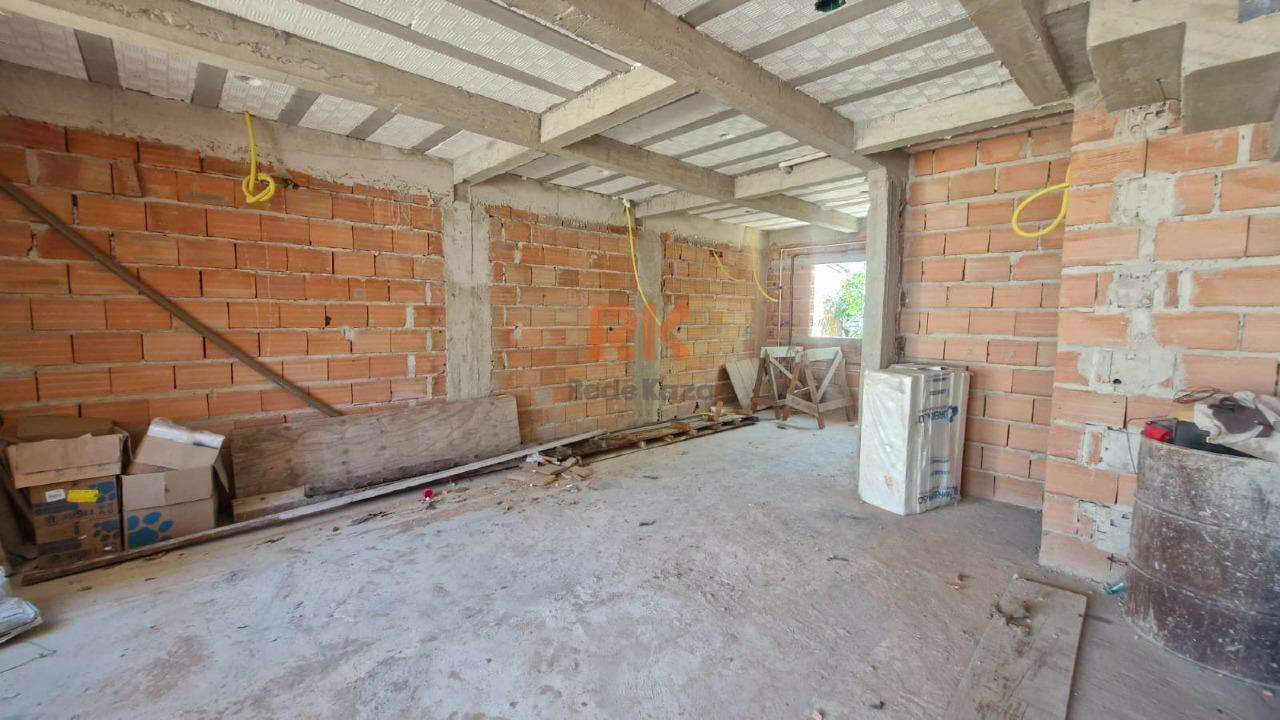 Casa geminada à venda no Xangrilá (Justinópolis): 
