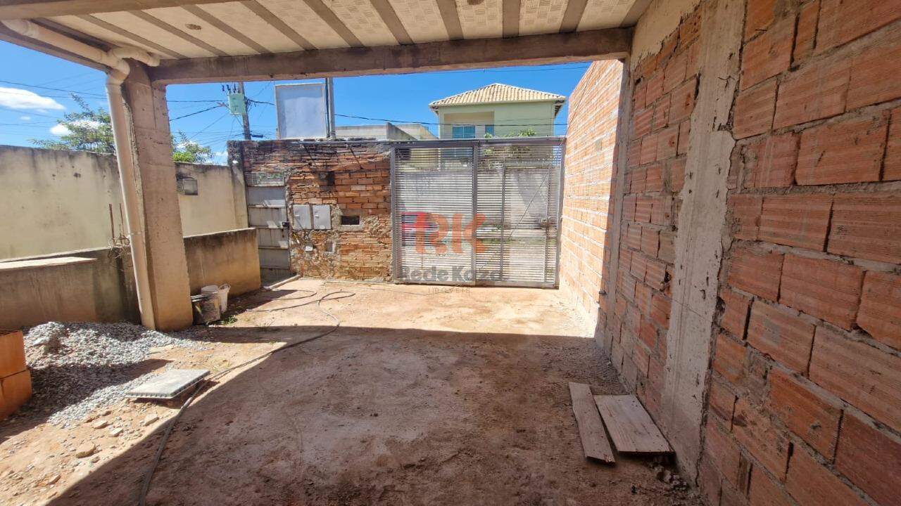 Casa geminada à venda no Xangrilá (Justinópolis): 