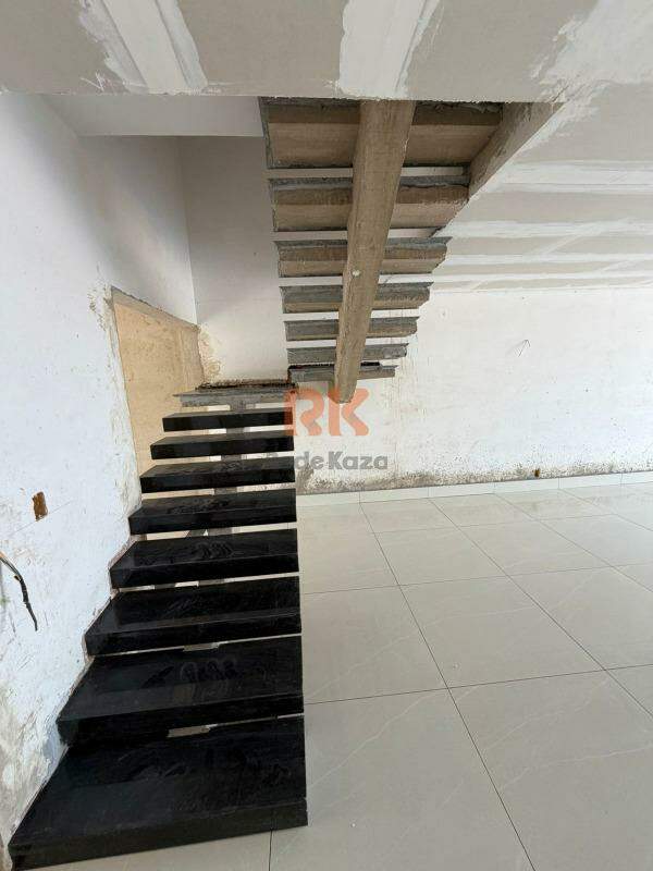 Casa geminada à venda no Manacás: 