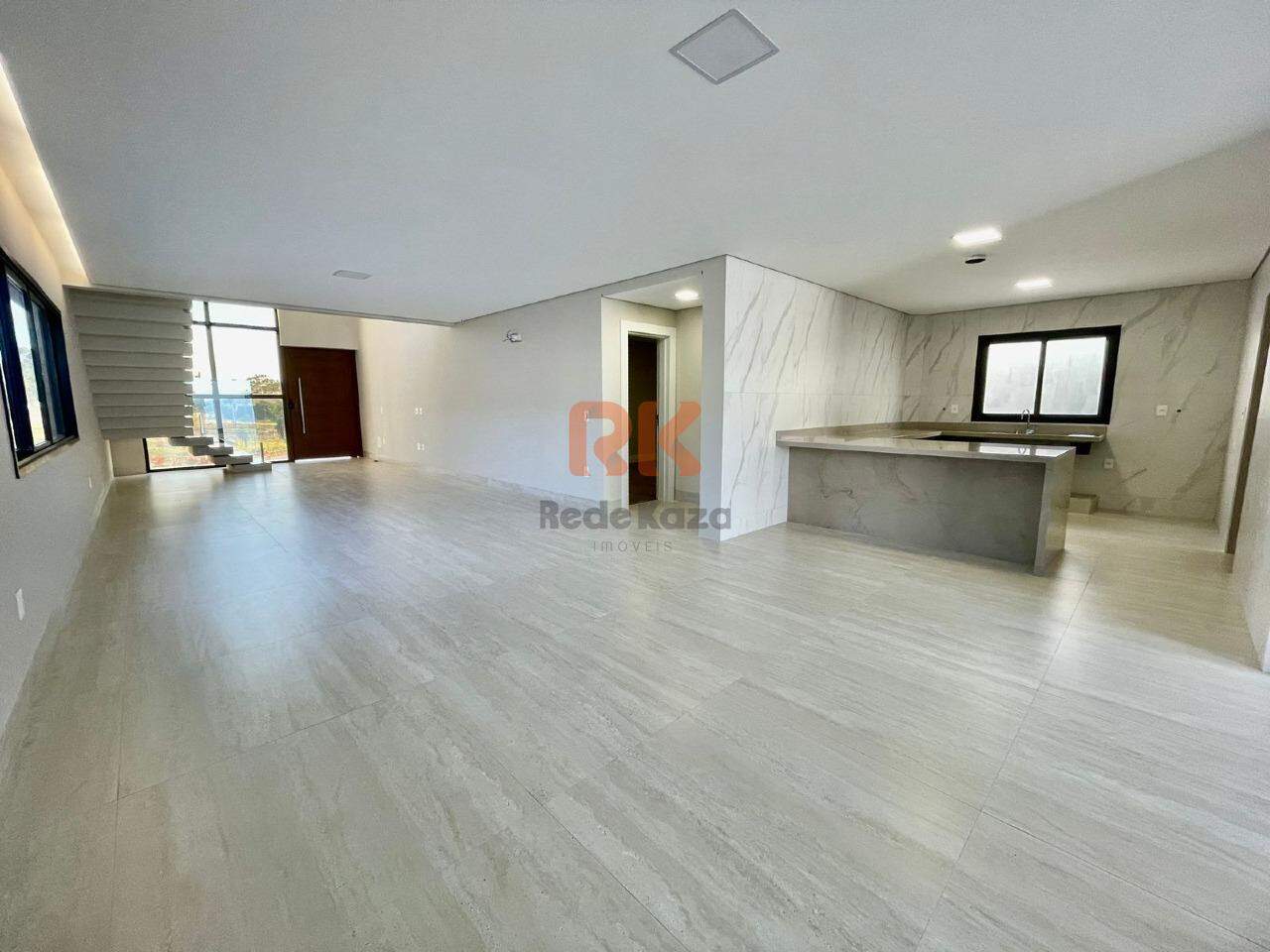 Casa em condomínio à venda no Xangrilá: 