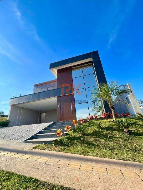 Casa em condomínio à venda no Xangrilá: 