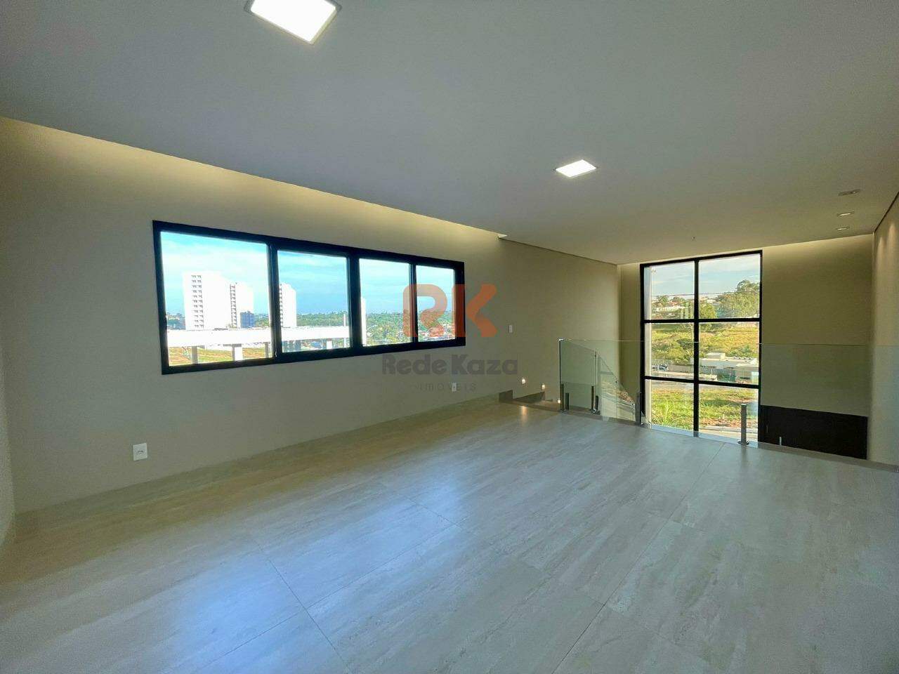 Casa em condomínio à venda no Xangrilá: 