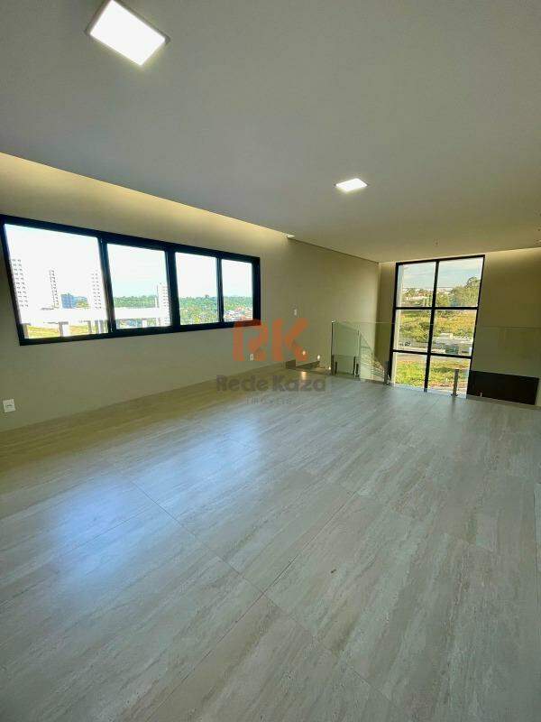Casa em condomínio à venda no Xangrilá: 