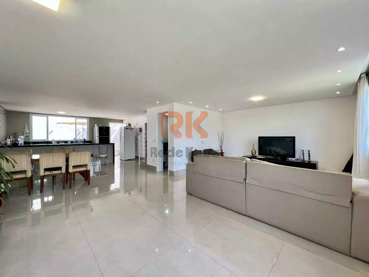 Casa em condomínio à venda no Trevo: 