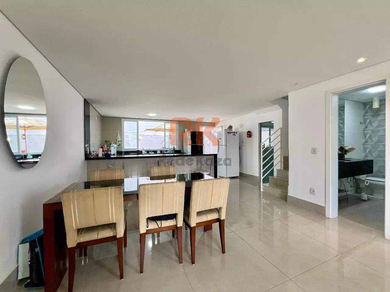 Casa em condomínio à venda no Trevo: 