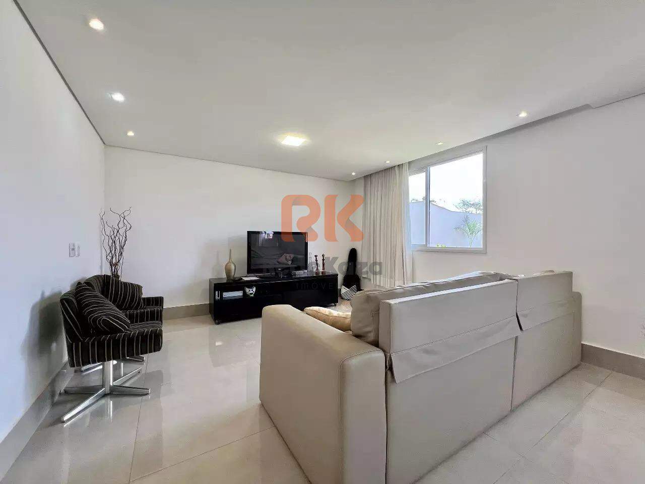 Casa em condomínio à venda no Trevo: 