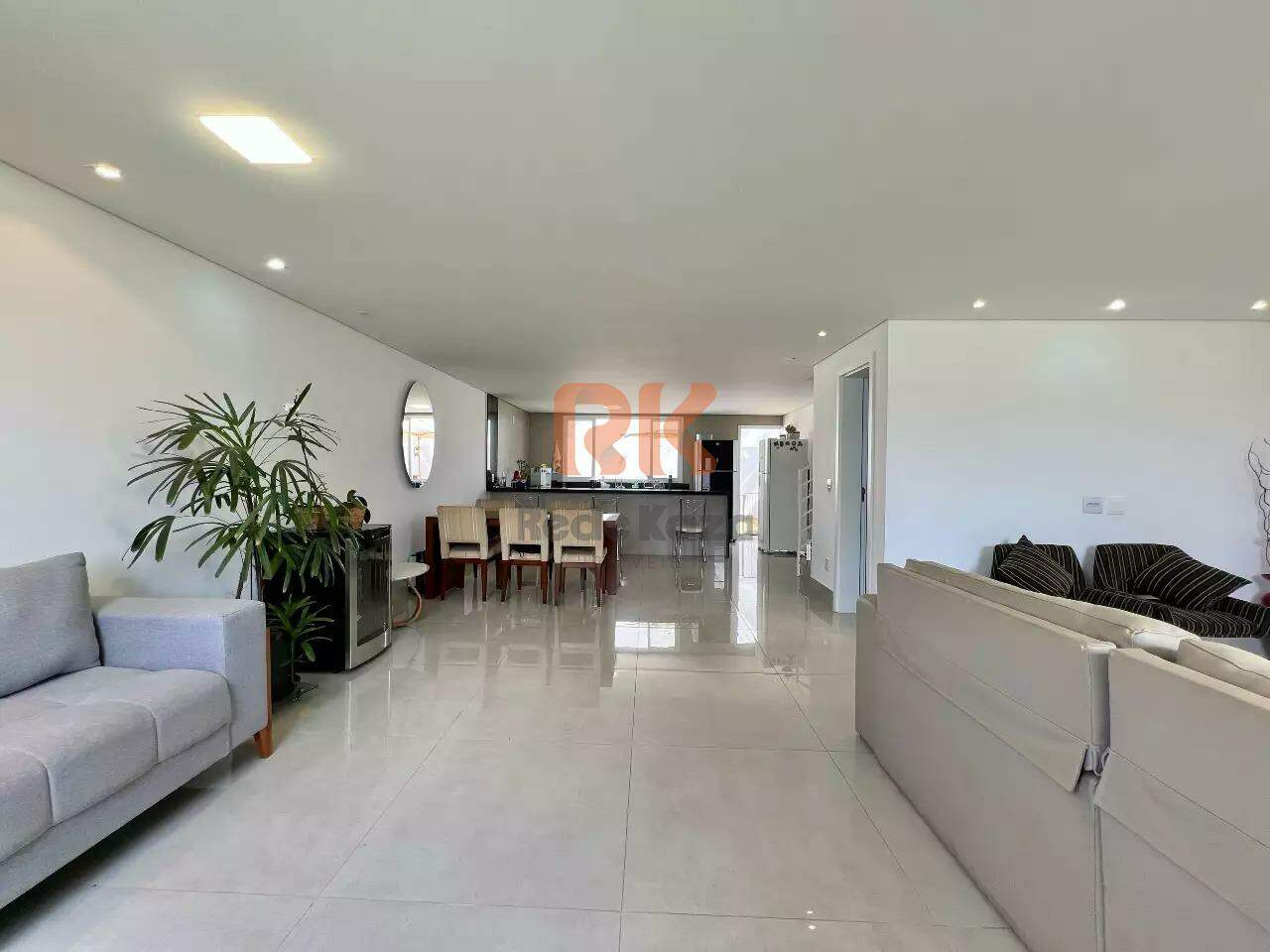 Casa em condomínio à venda no Trevo: 
