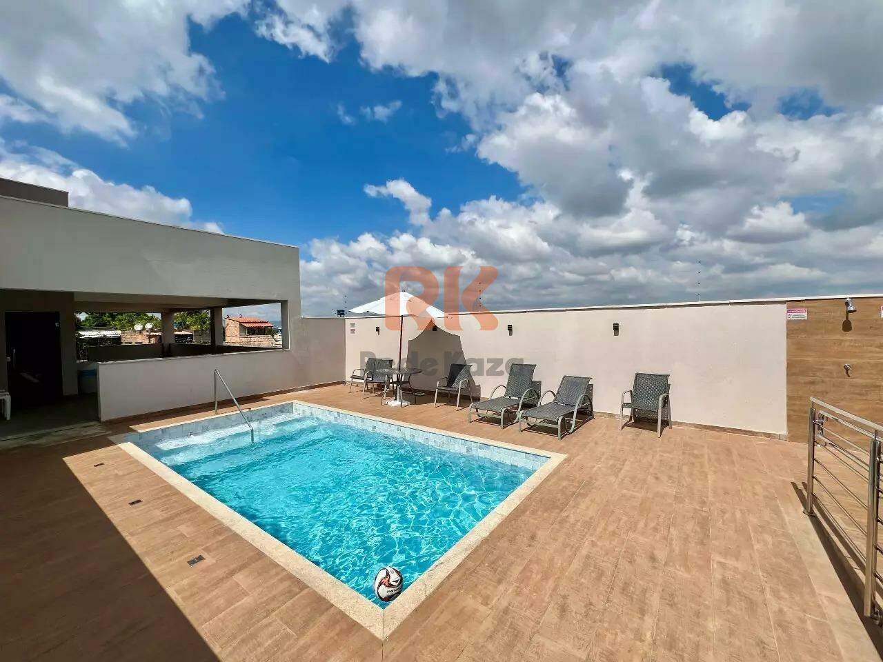 Casa em condomínio à venda no Trevo: 