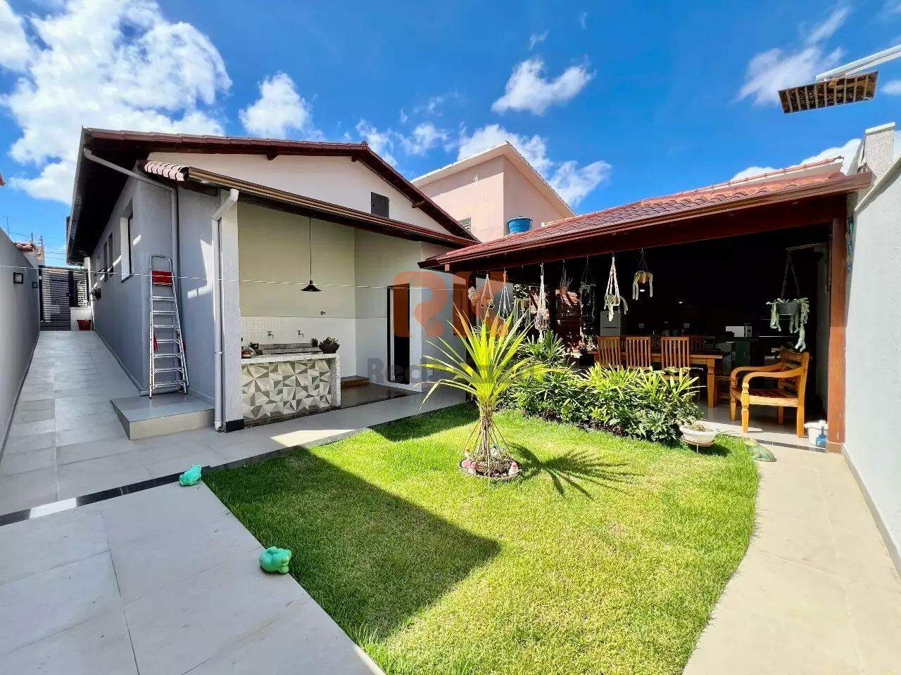 Casa à venda no Itapoã: 