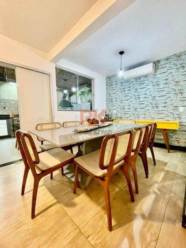 Casa em condomínio à venda no Cabral: 
