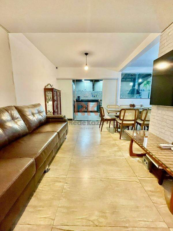 Casa em condomínio à venda no Cabral: 