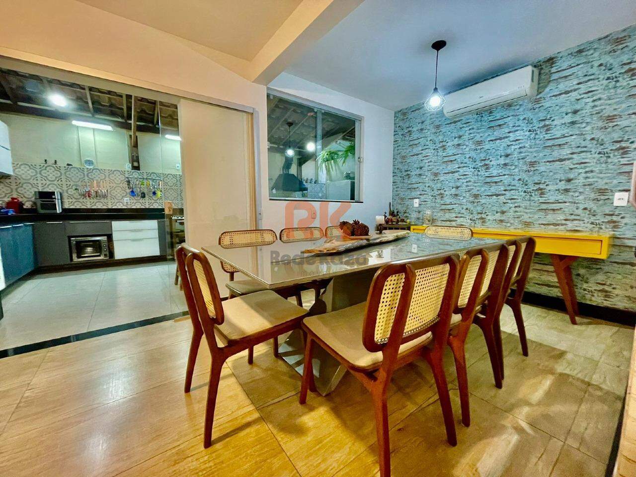 Casa em condomínio à venda no Cabral: 