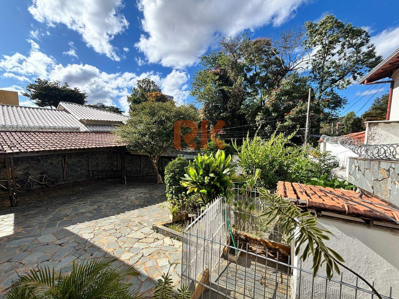 Casa à venda no Itapoã: 