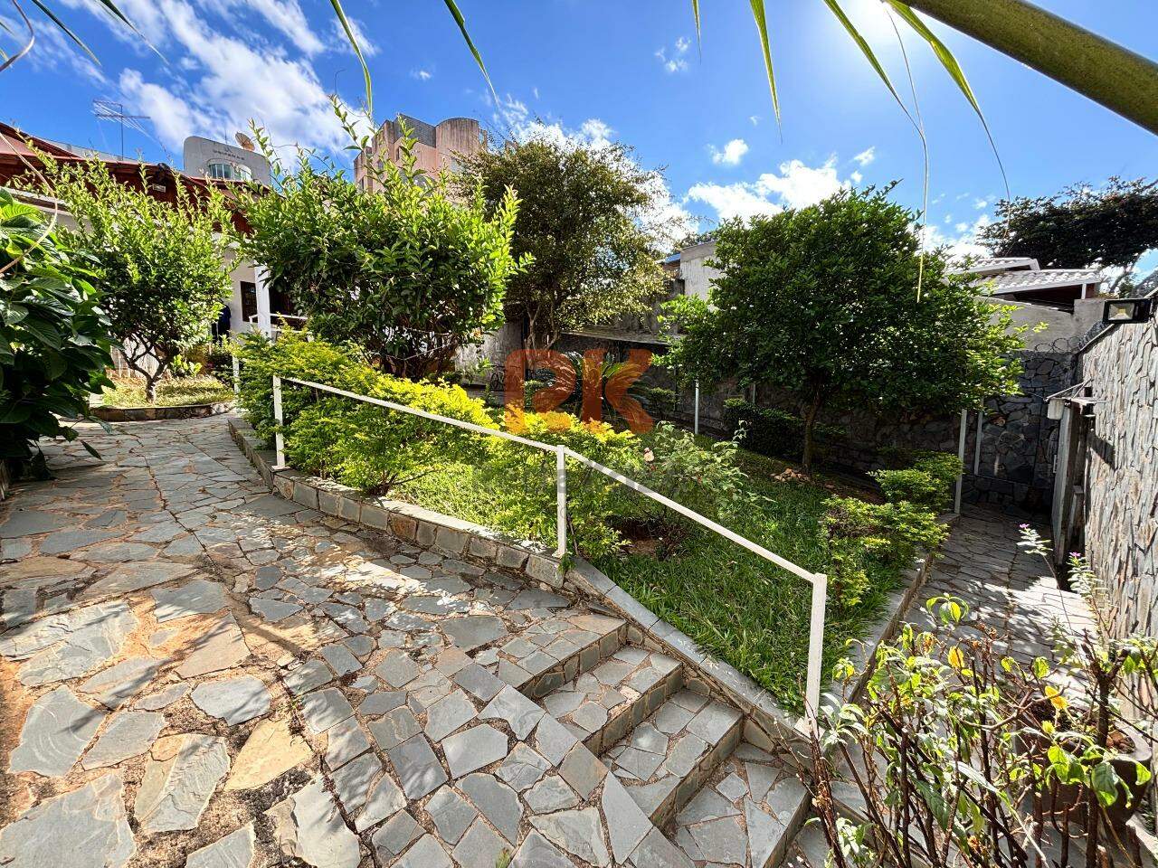 Casa à venda no Itapoã: 