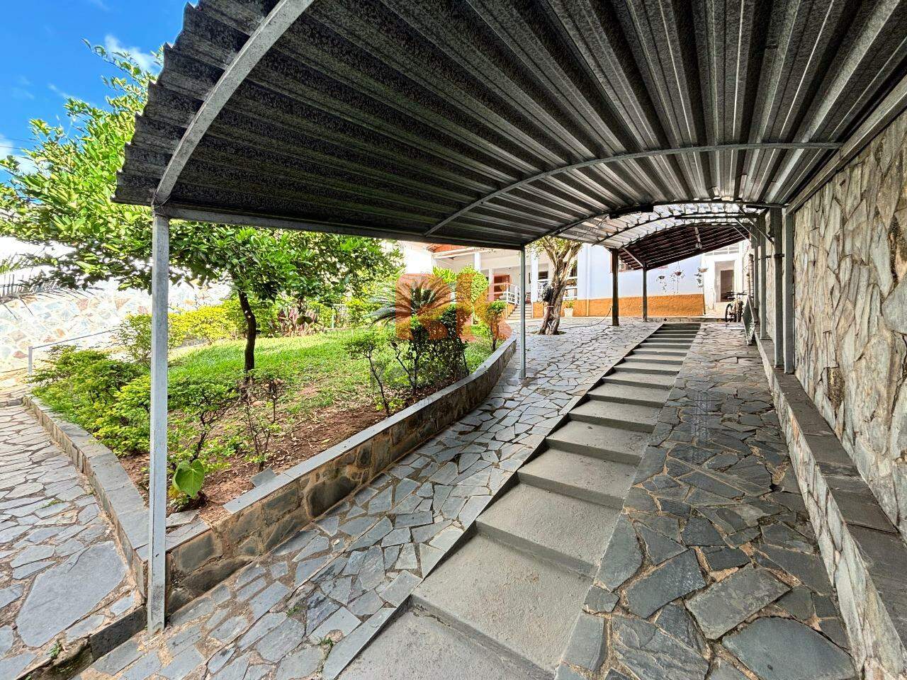 Casa à venda no Itapoã: 