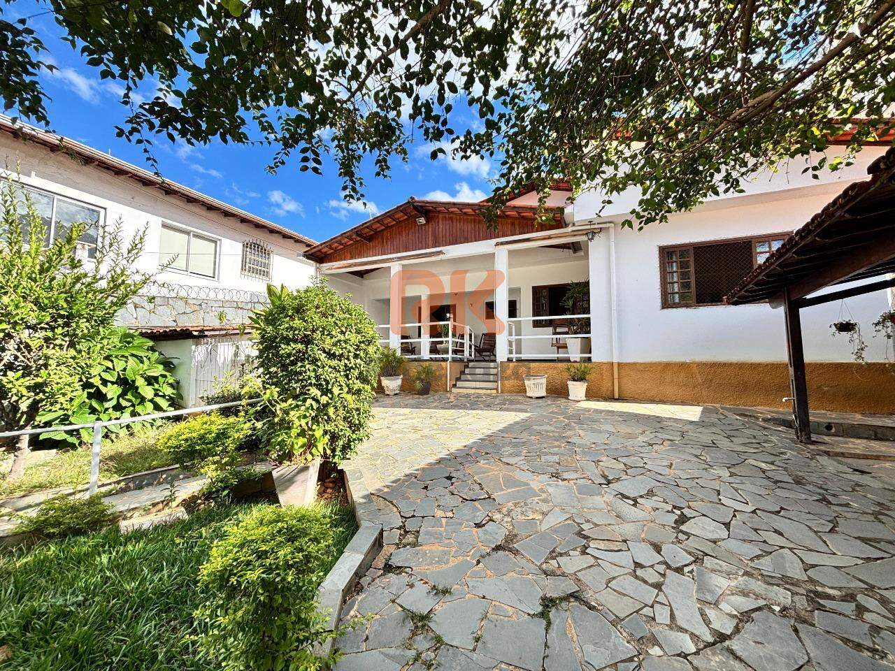 Casa à venda no Itapoã: 