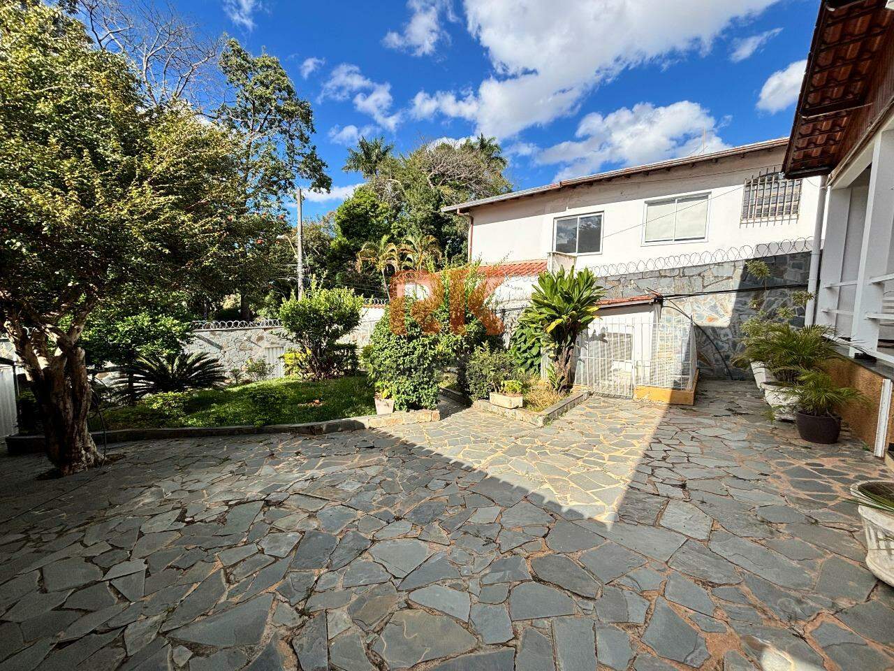 Casa à venda no Itapoã: 