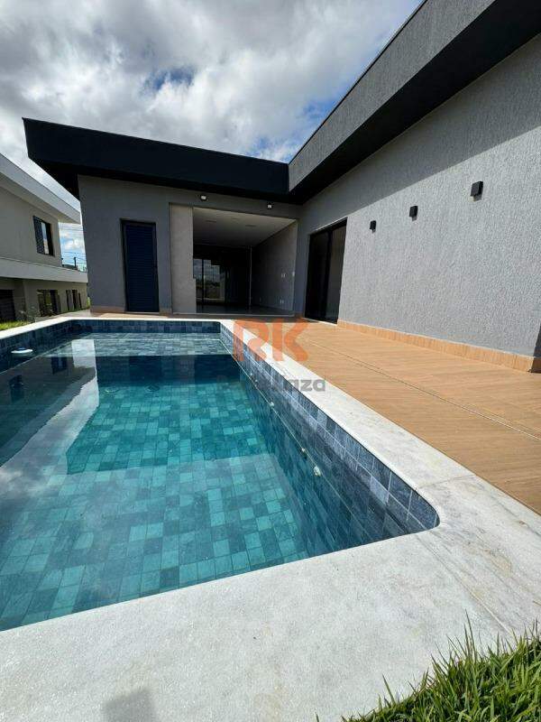 Casa em condomínio à venda no Gran Royalle: 