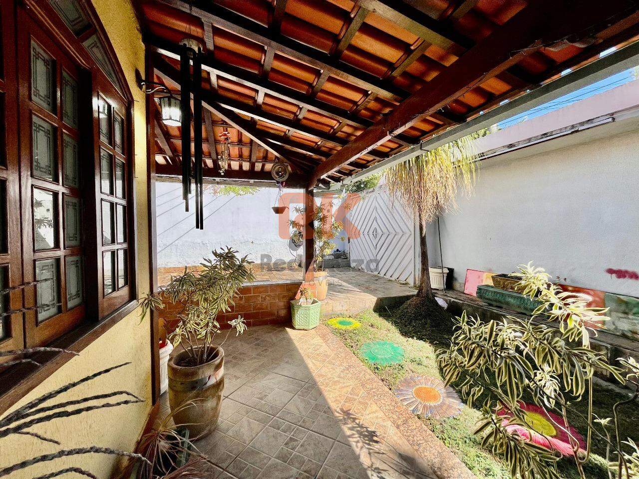 Casa à venda no Itapoã: 