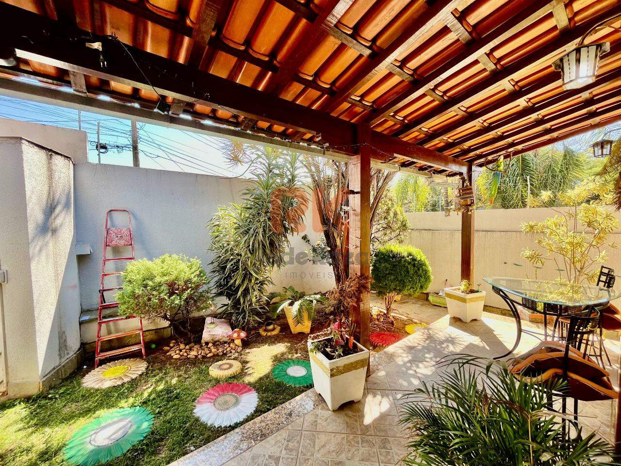 Casa à venda no Itapoã: 