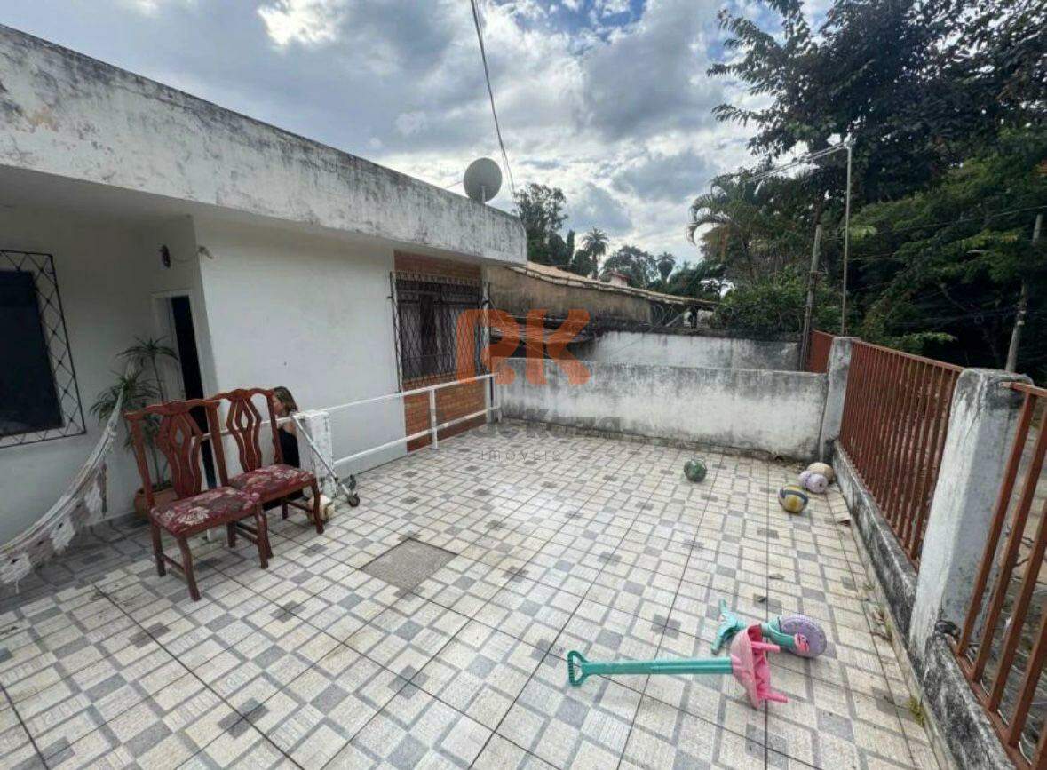 Casa à venda no Itapoã: 