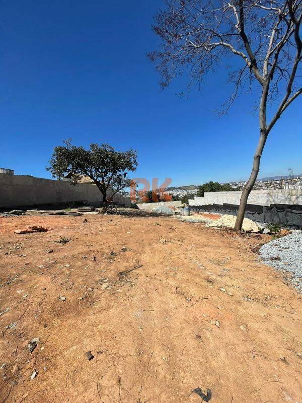 Lote à venda no Bandeirantes: 