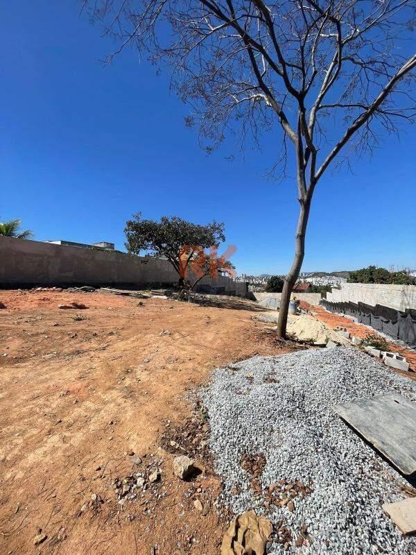 Lote à venda no Bandeirantes: 