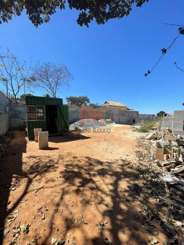 Lote à venda no Bandeirantes: 