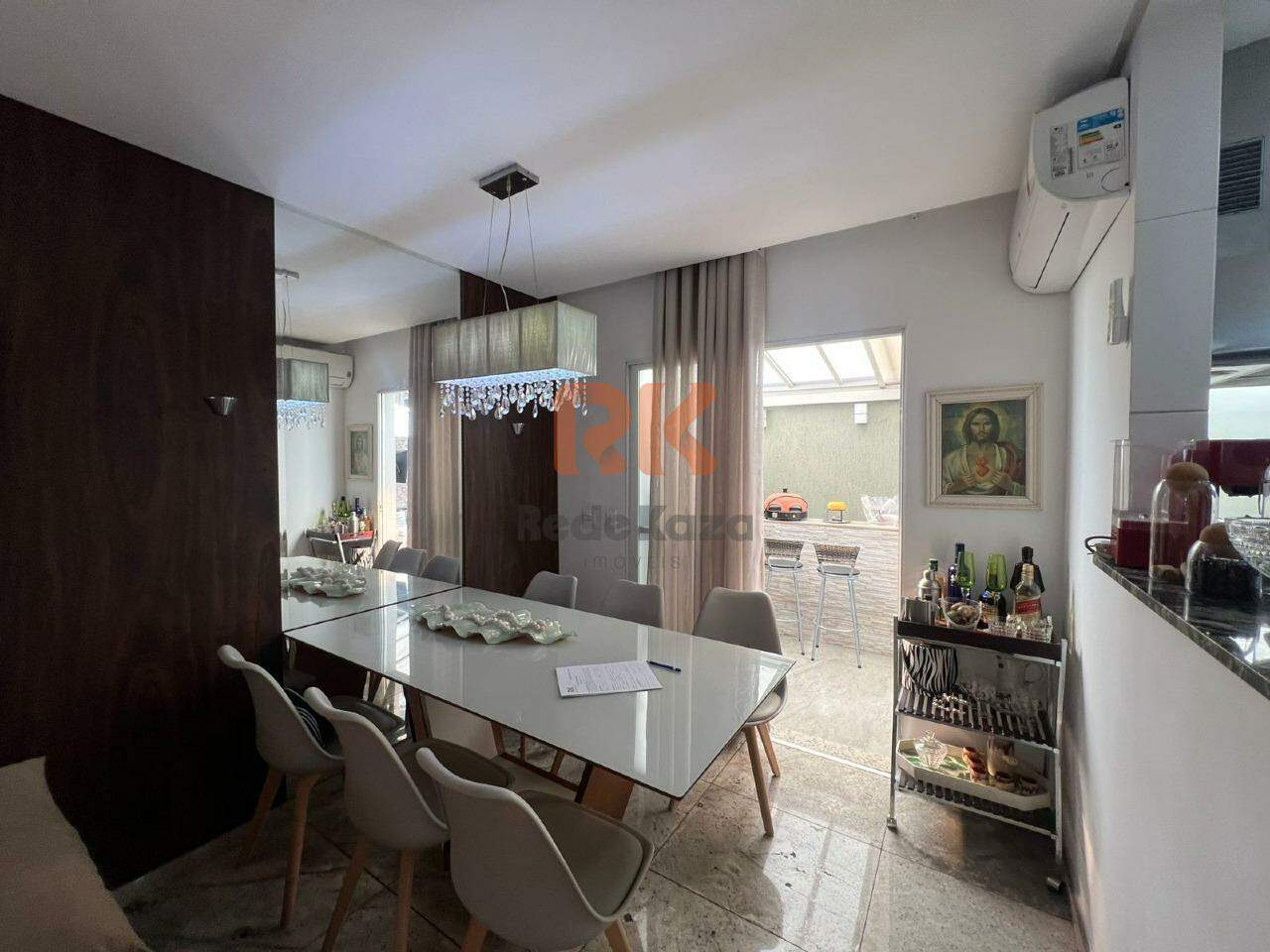 Casa em condomínio à venda no Castelo: 