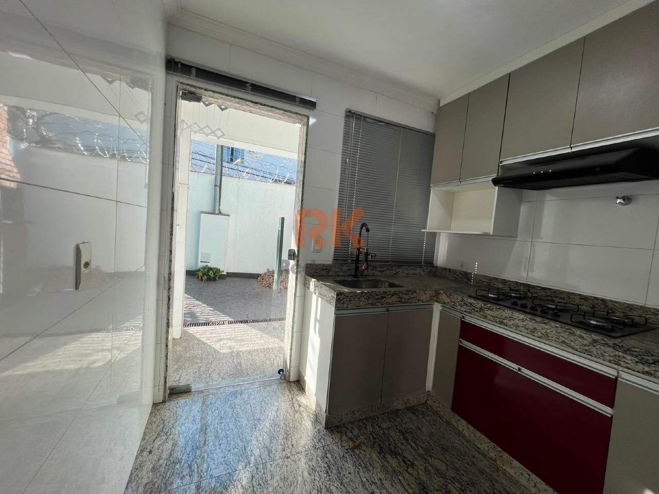 Casa geminada à venda no Santa Terezinha: 