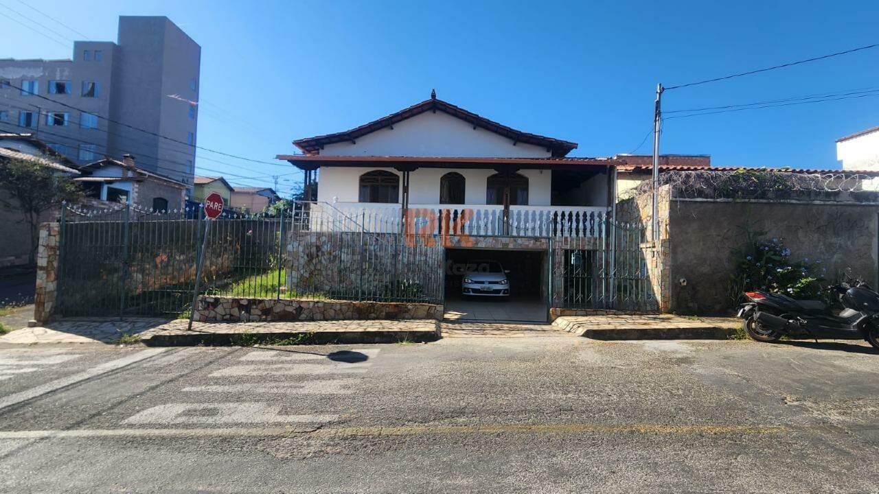 Casa à venda no Jardim Perola: 