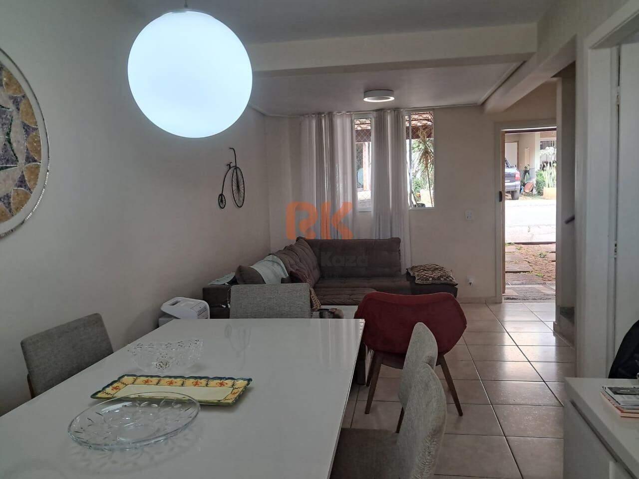 Casa em condomínio à venda no Cabral: 