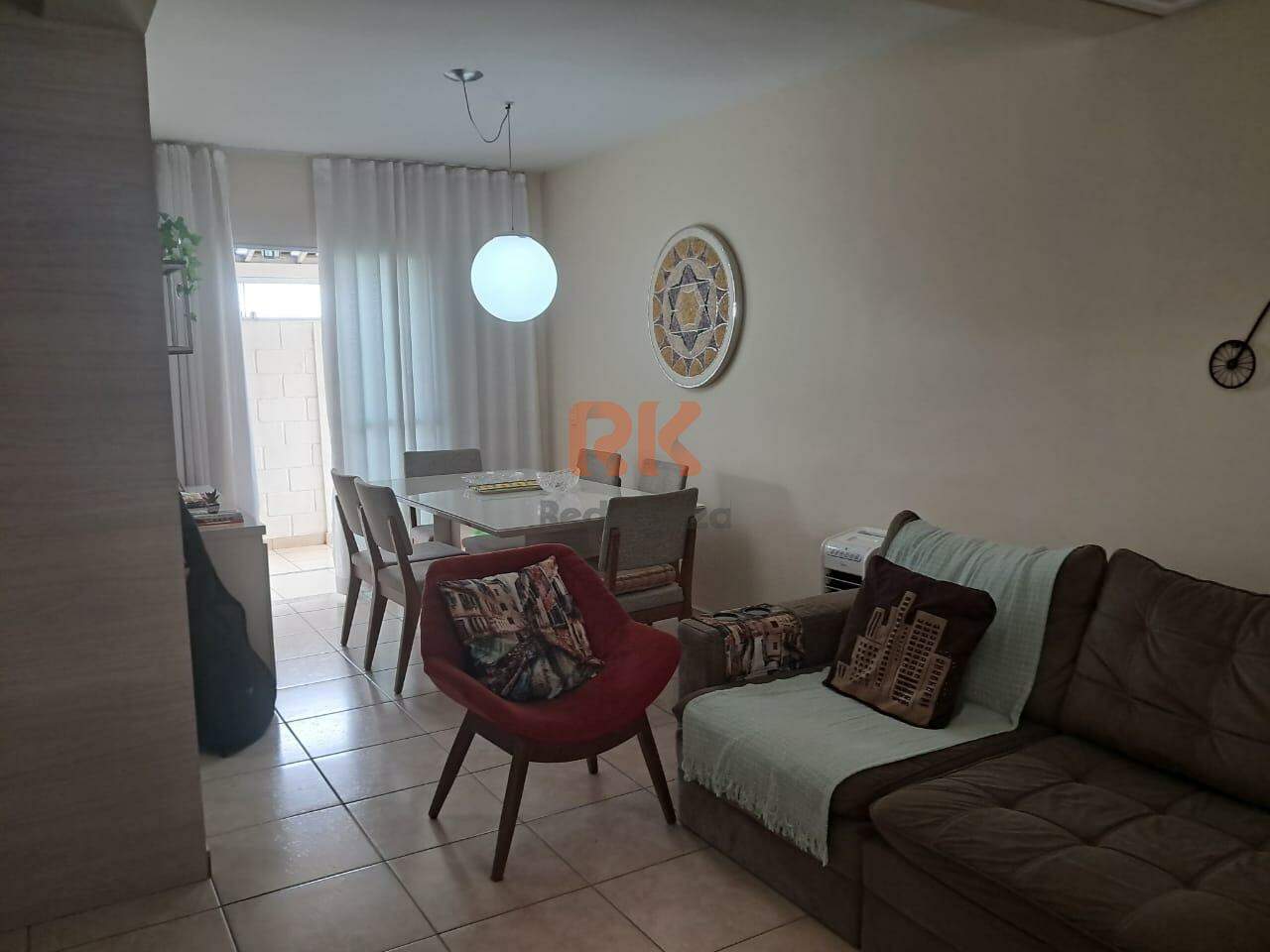 Casa em condomínio à venda no Cabral: 