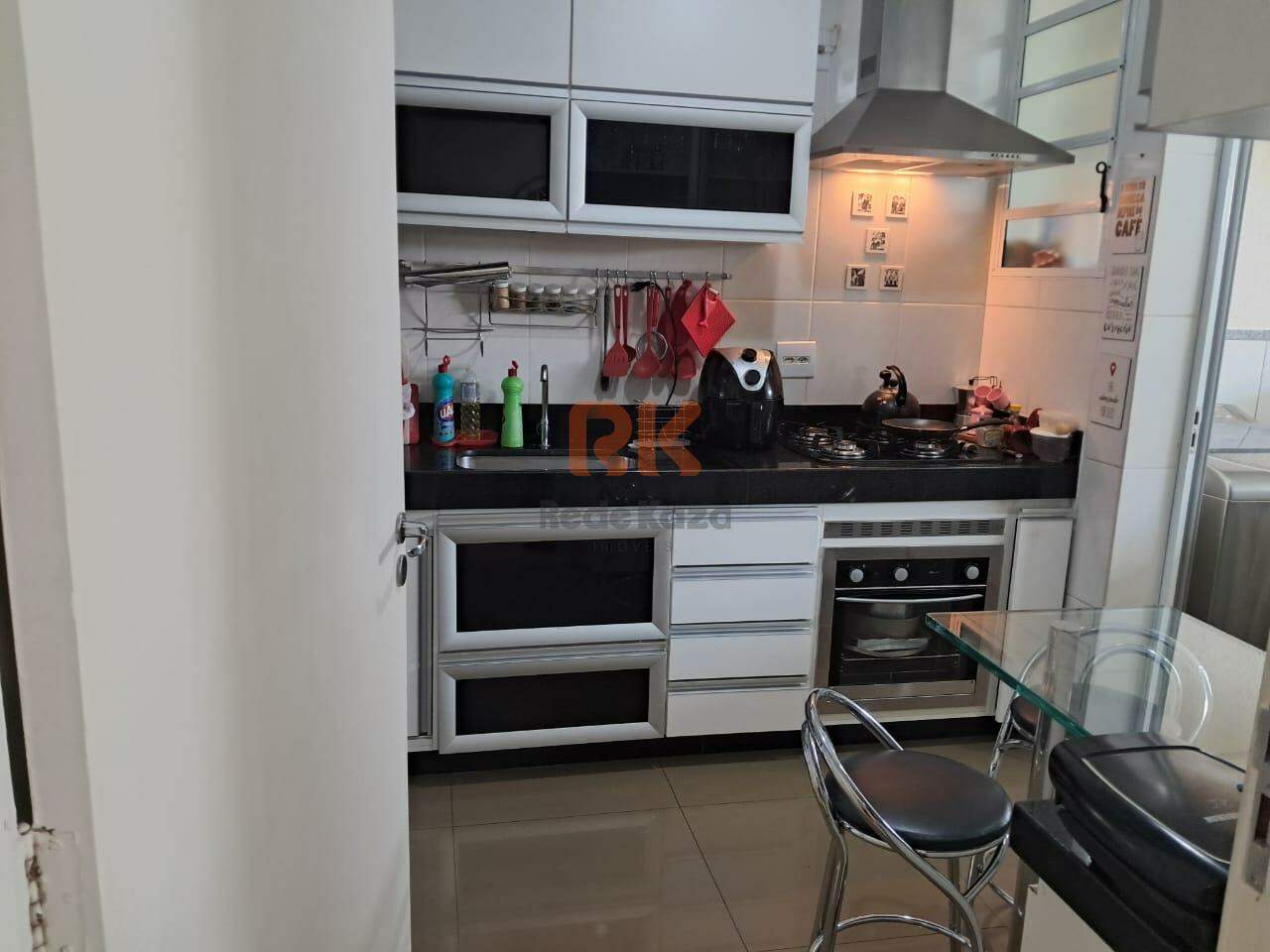 Casa em condomínio à venda no Cabral: 