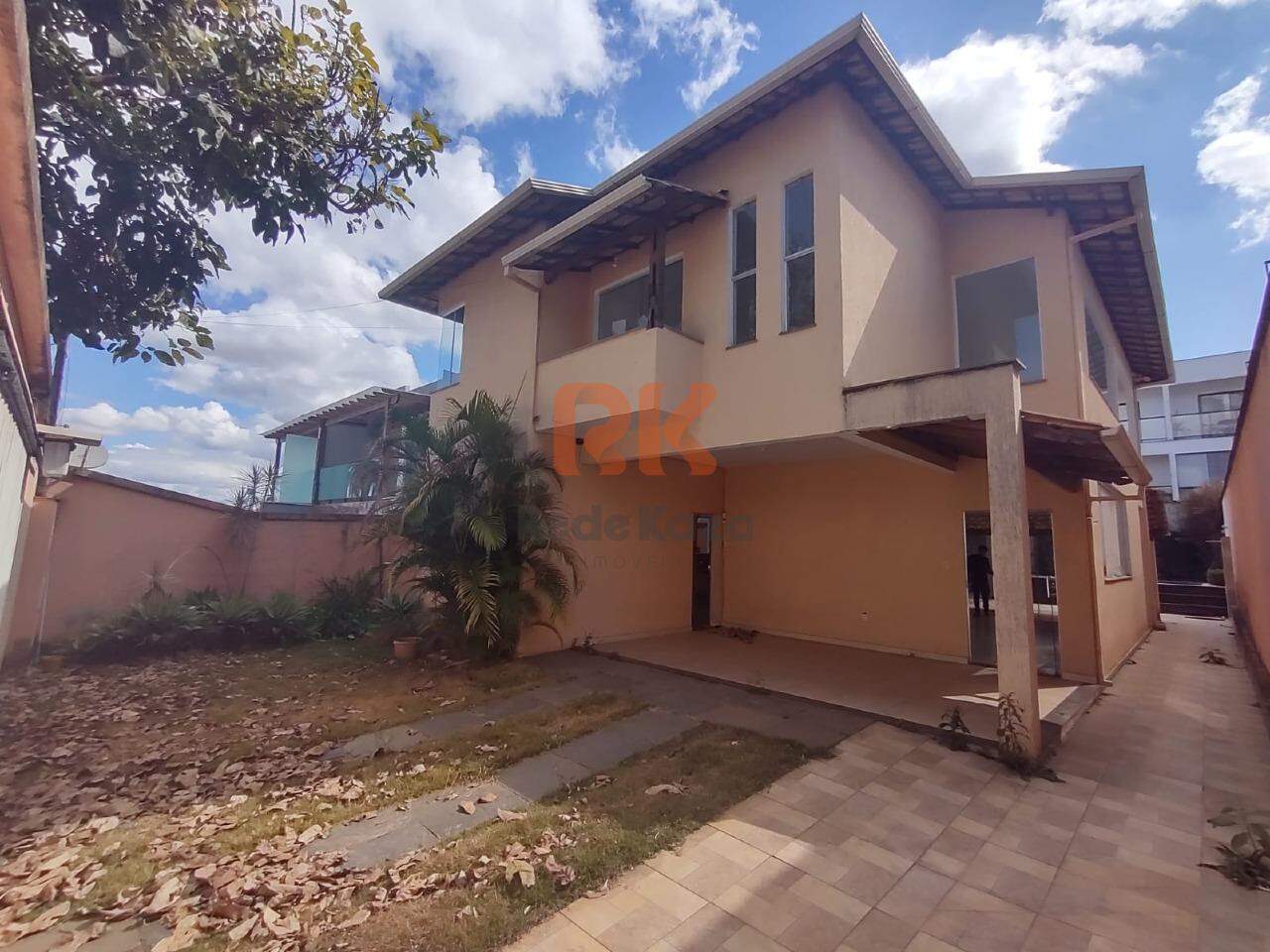 Casa Duplex à venda no Trevo: 