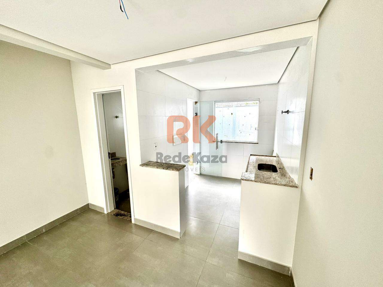 Casa geminada à venda no Planalto: 