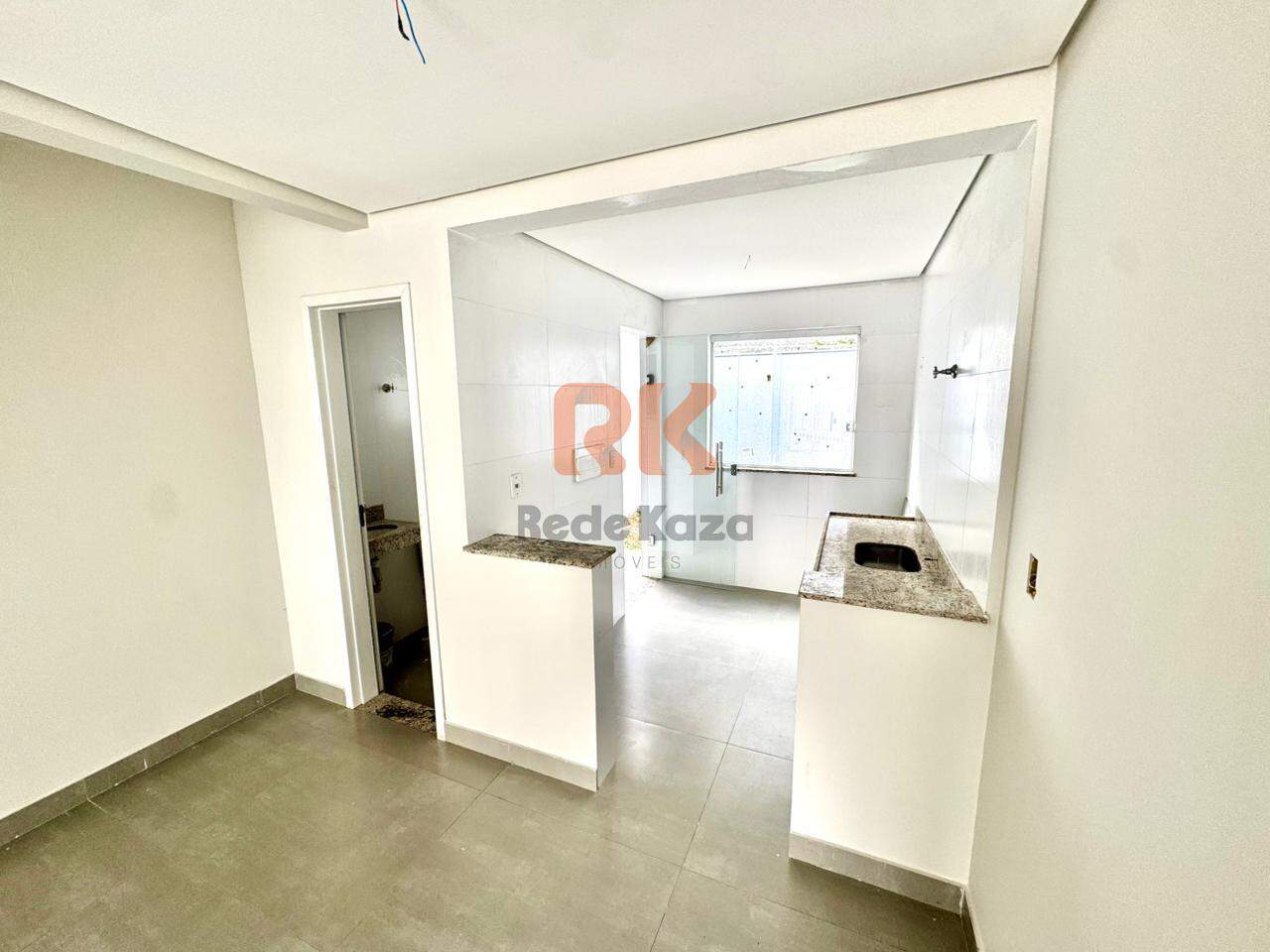Casa geminada à venda no Planalto: 