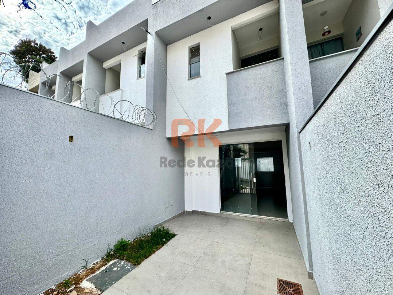 Casa geminada à venda no Planalto: 