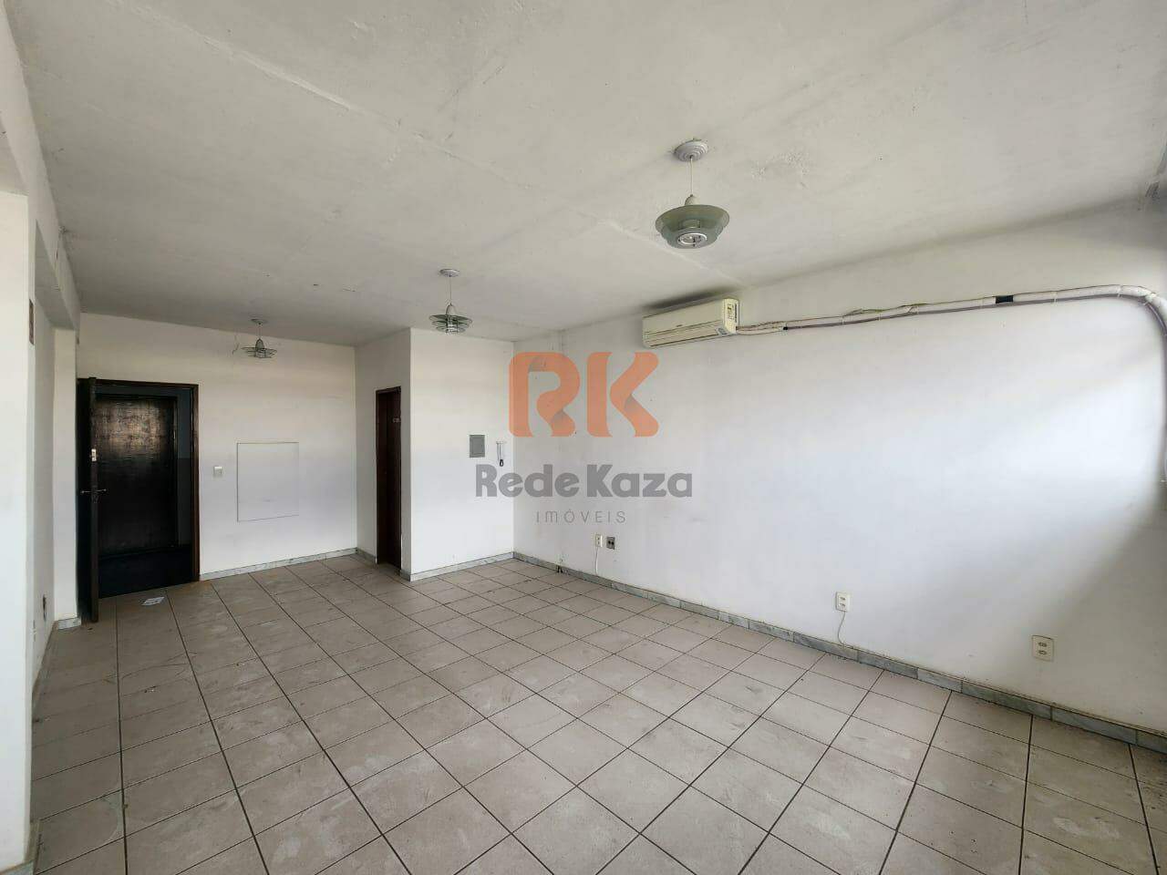 Sala à venda no Alípio de Melo: 
