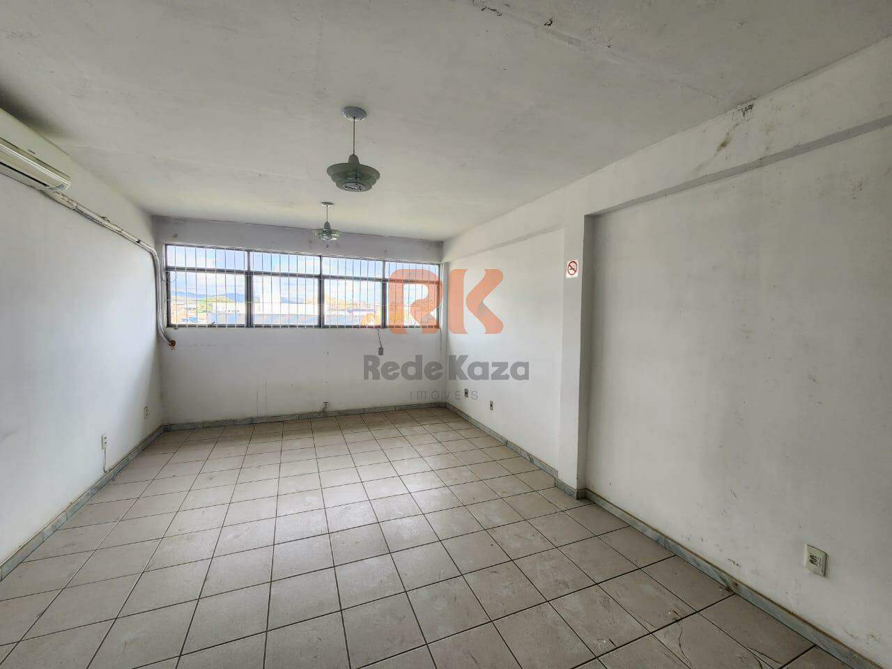Sala à venda no Alípio de Melo: 
