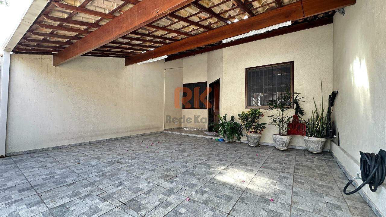 Casa geminada à venda no Santa Amélia: 