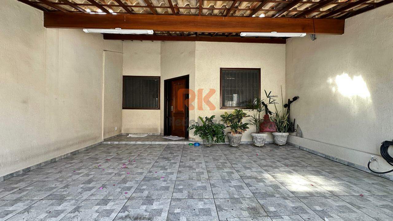 Casa geminada à venda no Santa Amélia: 