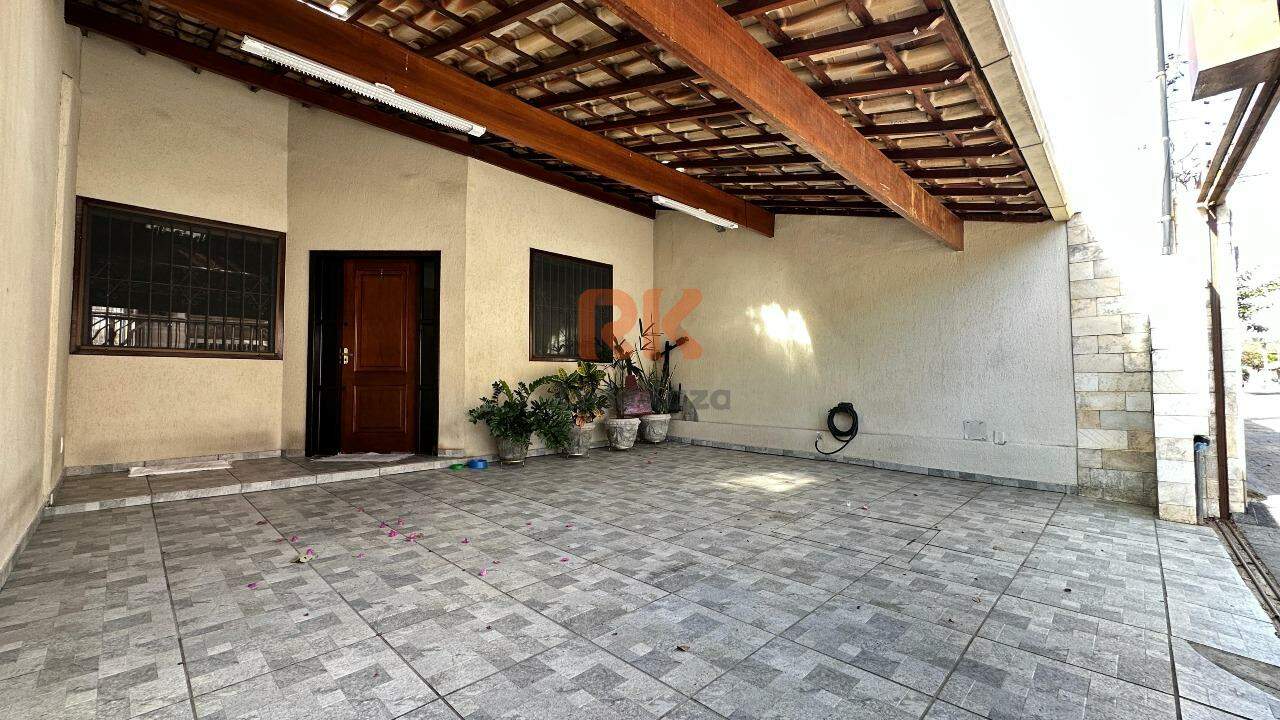 Casa geminada à venda no Santa Amélia: 